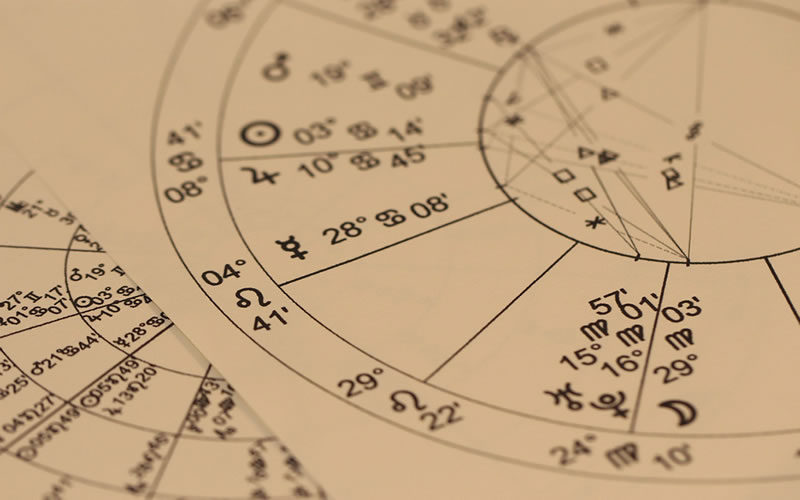 Corso Pop:  Eroi di Luce, un’infarinata di astrologia umanistica